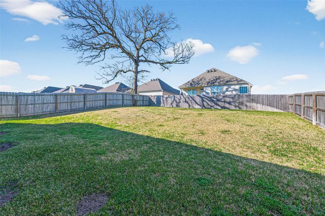 917 Farm Path, Brenham, TX 77833