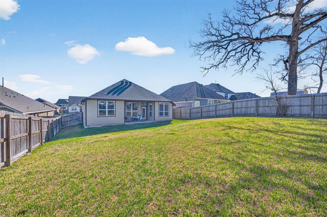 917 Farm Path, Brenham, TX 77833
