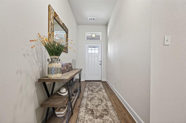 917 Farm Path, Brenham, TX 77833