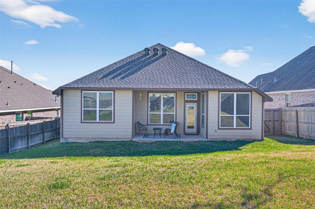 917 Farm Path, Brenham, TX 77833