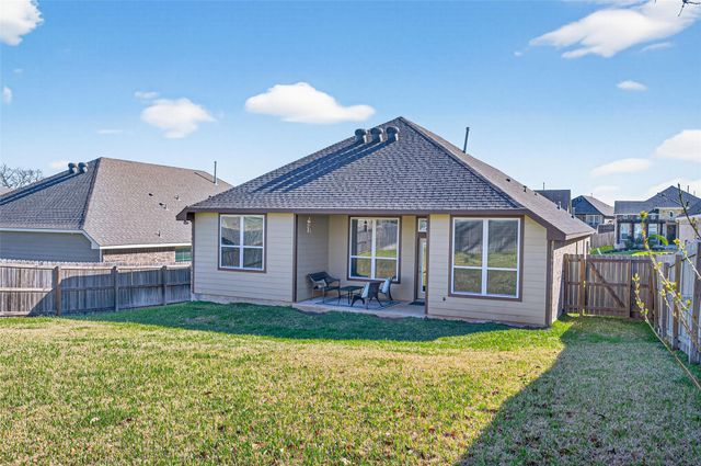 917 Farm Path, Brenham, TX 77833