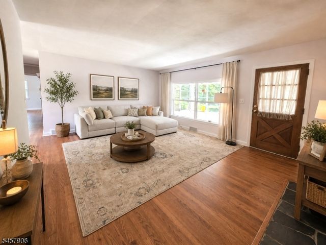 13 Den Herder Dr, Franklin Twp., NJ 08873