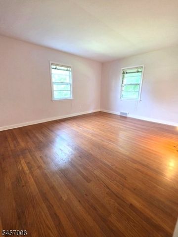13 Den Herder Dr, Franklin Twp., NJ 08873