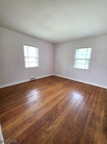13 Den Herder Dr, Franklin Twp., NJ 08873