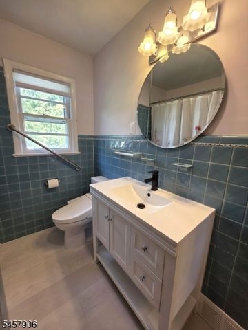13 Den Herder Dr, Franklin Twp., NJ 08873