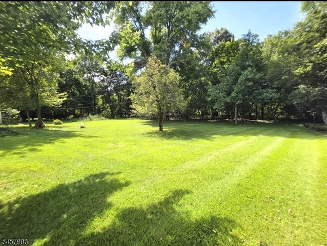 13 Den Herder Dr, Franklin Twp., NJ 08873