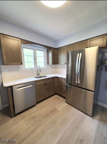 13 Den Herder Dr, Franklin Twp., NJ 08873