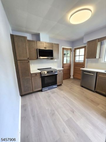 13 Den Herder Dr, Franklin Twp., NJ 08873