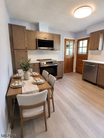 13 Den Herder Dr, Franklin Twp., NJ 08873