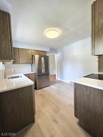 13 Den Herder Dr, Franklin Twp., NJ 08873