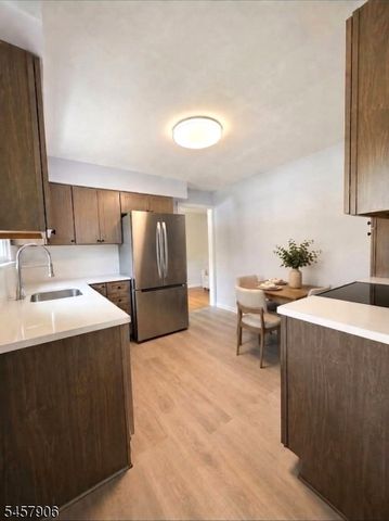 13 Den Herder Dr, Franklin Twp., NJ 08873