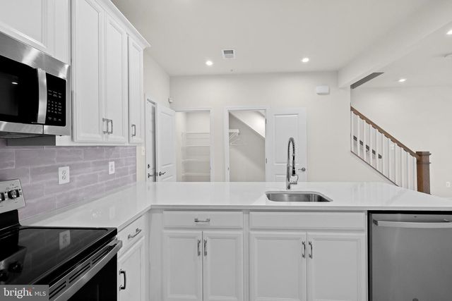 10535 JOHN GLENN ST, Lanham, MD 20706