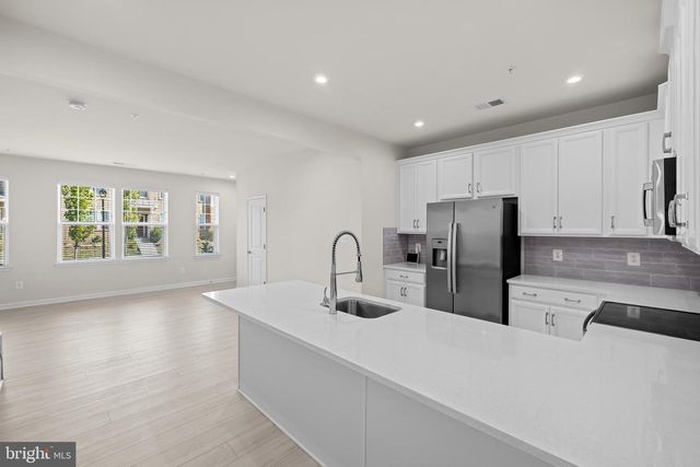 10535 JOHN GLENN ST, Lanham, MD 20706