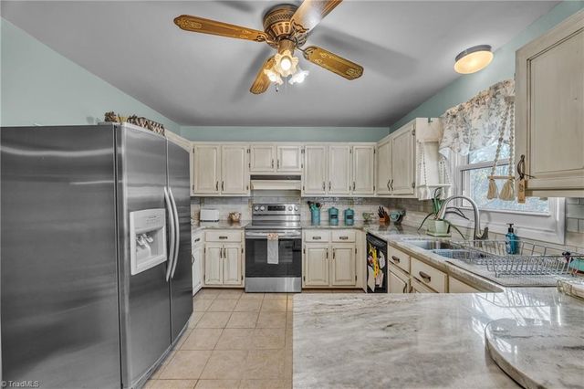 15 Mull Drive, Taylorsville, NC 28681