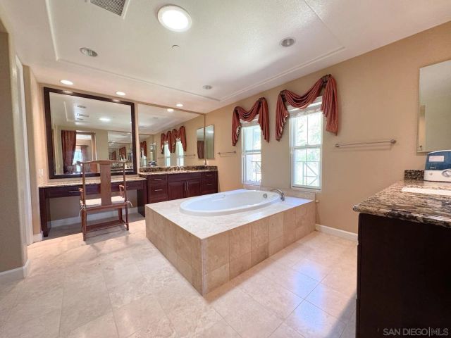 536 Quail Pointe Lane, Encinitas, CA 92024