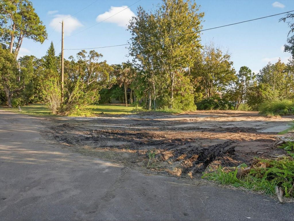 Image 6 of property listing at 9222 CHARLES E LIMPUS ROAD, Orlando, FL 32836