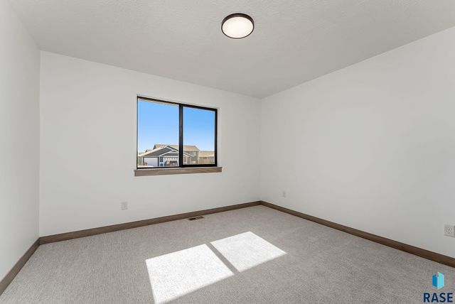 1008 Birch St Street, Harrisburg, SD 57032