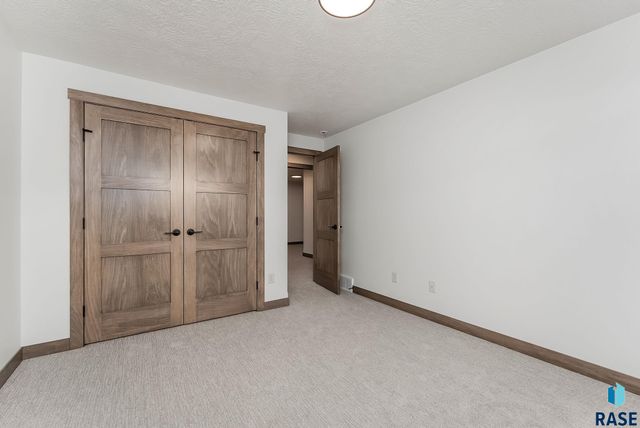 1008 Birch St Street, Harrisburg, SD 57032