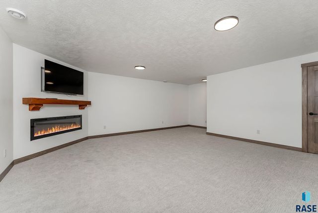 1008 Birch St Street, Harrisburg, SD 57032