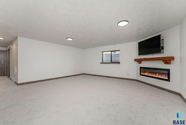 1008 Birch St Street, Harrisburg, SD 57032