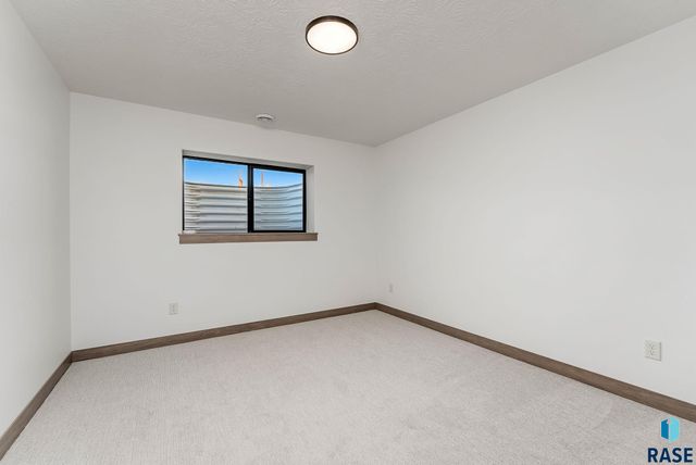 1008 Birch St Street, Harrisburg, SD 57032