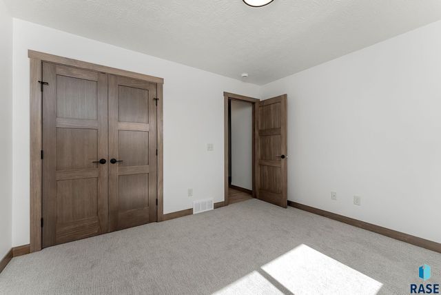 1008 Birch St Street, Harrisburg, SD 57032