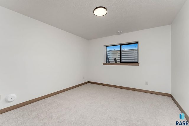 1008 Birch St Street, Harrisburg, SD 57032