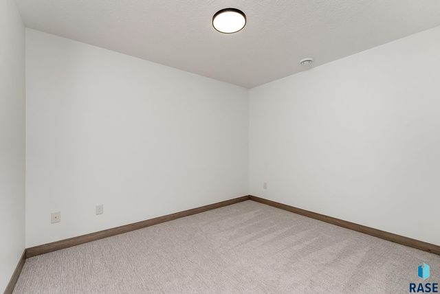 1008 Birch St Street, Harrisburg, SD 57032