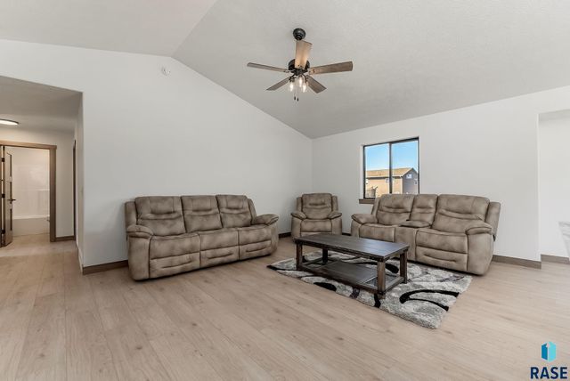 1008 Birch St Street, Harrisburg, SD 57032