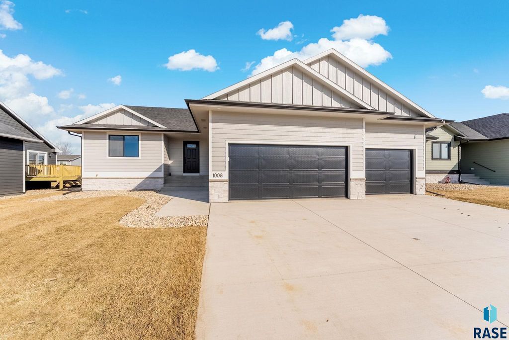 1008 Birch St Street, Harrisburg, SD 57032