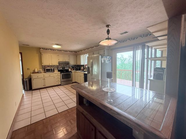 27 Poplar Lane, Morehead, KY 40351