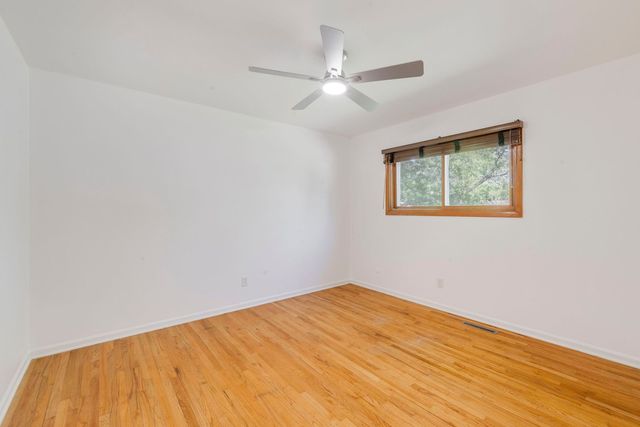 945 Nottingham Lane, Crystal Lake, IL 60014