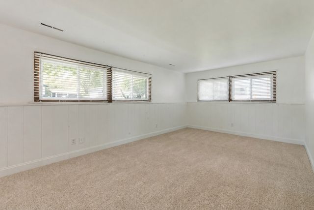 945 Nottingham Lane, Crystal Lake, IL 60014