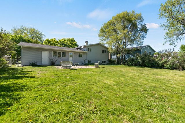 945 Nottingham Lane, Crystal Lake, IL 60014