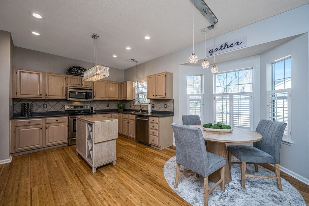 Image 14 of property listing at 180 Historic Drive, Mount Pleasant, SC 29464