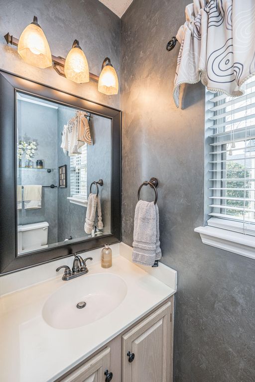 Image 19 of property listing at 180 Historic Drive, Mount Pleasant, SC 29464