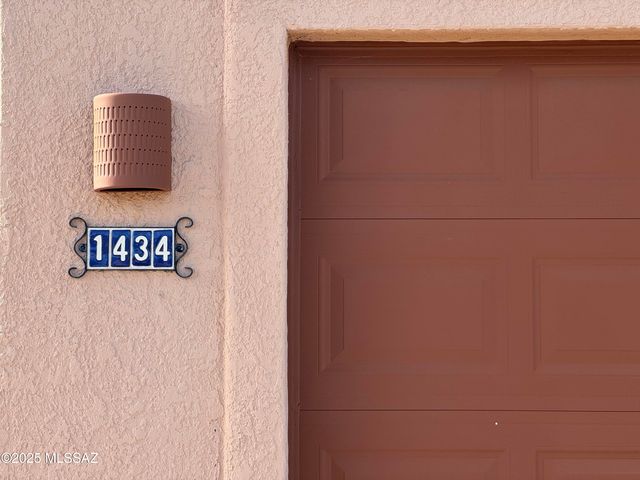 1434 W Hidden Crest Court, Green Valley, AZ 85622
