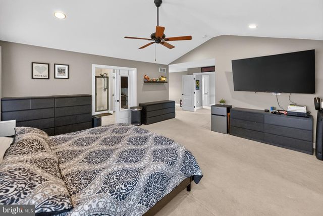 2009 WOODBRIDGE LN, Pennsburg, PA 18073