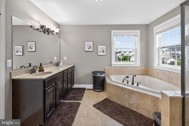 2009 WOODBRIDGE LN, Pennsburg, PA 18073