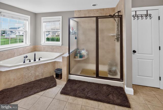2009 WOODBRIDGE LN, Pennsburg, PA 18073
