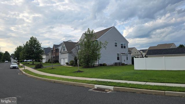 2009 WOODBRIDGE LN, Pennsburg, PA 18073