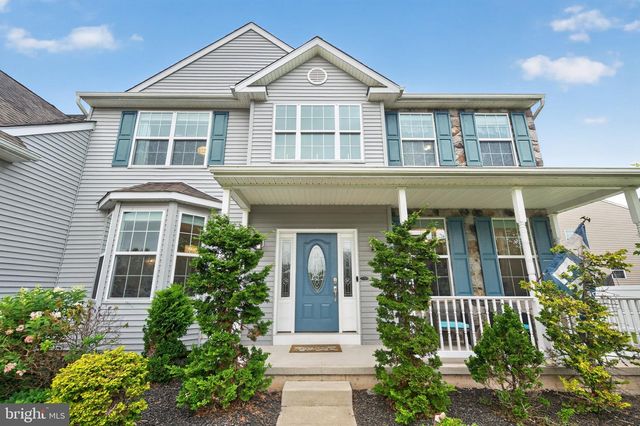 2009 WOODBRIDGE LN, Pennsburg, PA 18073