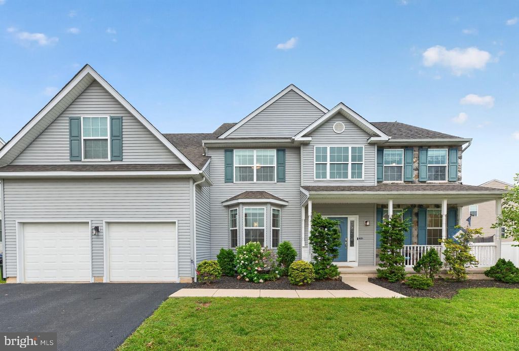 2009 WOODBRIDGE LN, Pennsburg, PA 18073