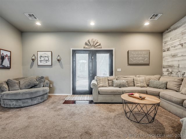 808 N E Street, Eufaula, OK 74432