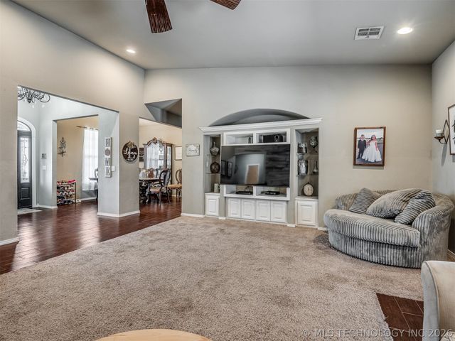 808 N E Street, Eufaula, OK 74432