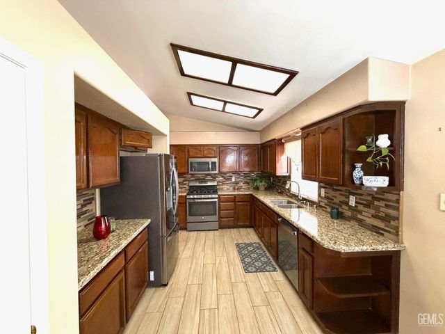 11126 New Forest Drive, Bakersfield, CA 93312