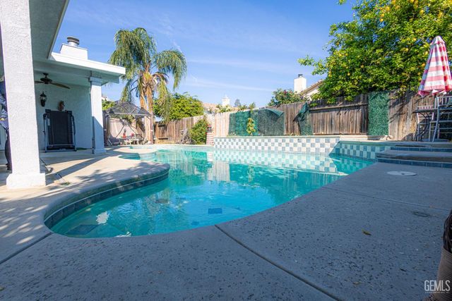 11126 New Forest Drive, Bakersfield, CA 93312