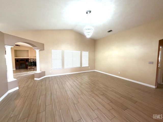 11126 New Forest Drive, Bakersfield, CA 93312