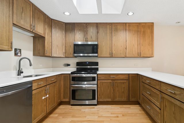 26736 N Circle Drive, Mundelein, IL 60060
