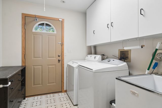 26736 N Circle Drive, Mundelein, IL 60060